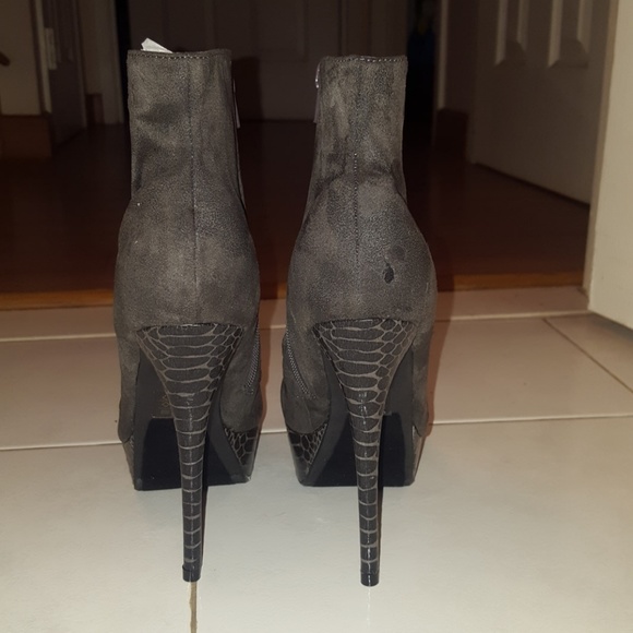 High heeled booties - Picture 4 of 5
